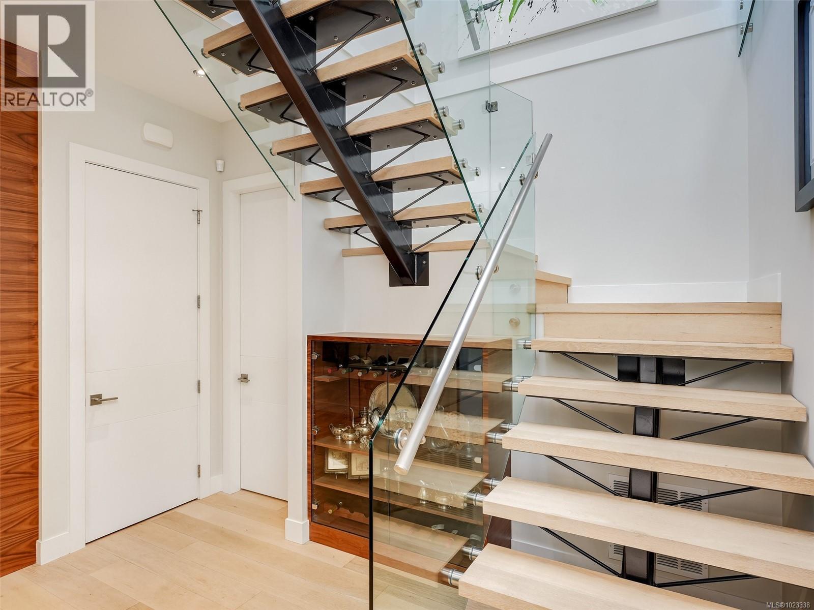 10303 Resthaven Dr, Sidney