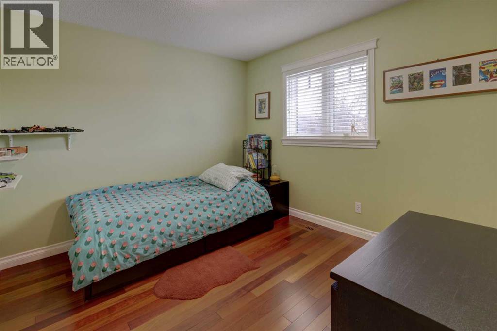 Single Family House for Sale in  Scimitar Point NW Scenic Acres Calgary 