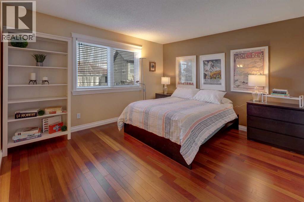 Single Family House for Sale in  Scimitar Point NW Scenic Acres Calgary 