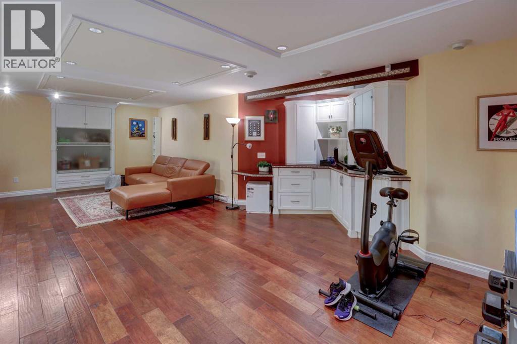 Single Family House for Sale in  Scimitar Point NW Scenic Acres Calgary 