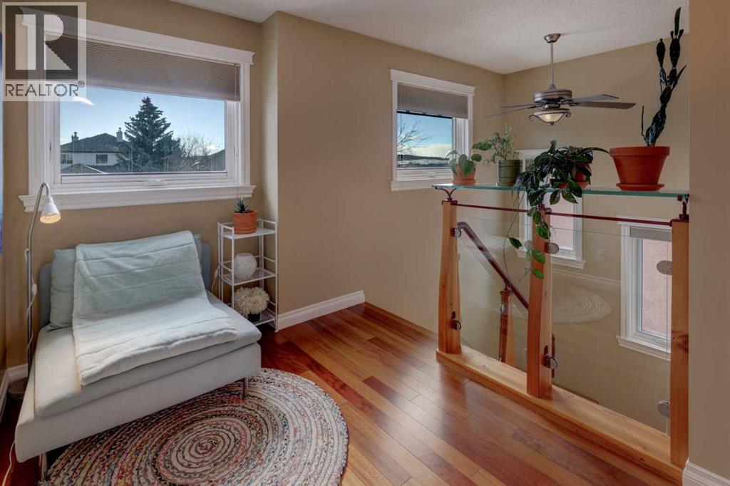 Single Family House for Sale in  Scimitar Point NW Scenic Acres Calgary 