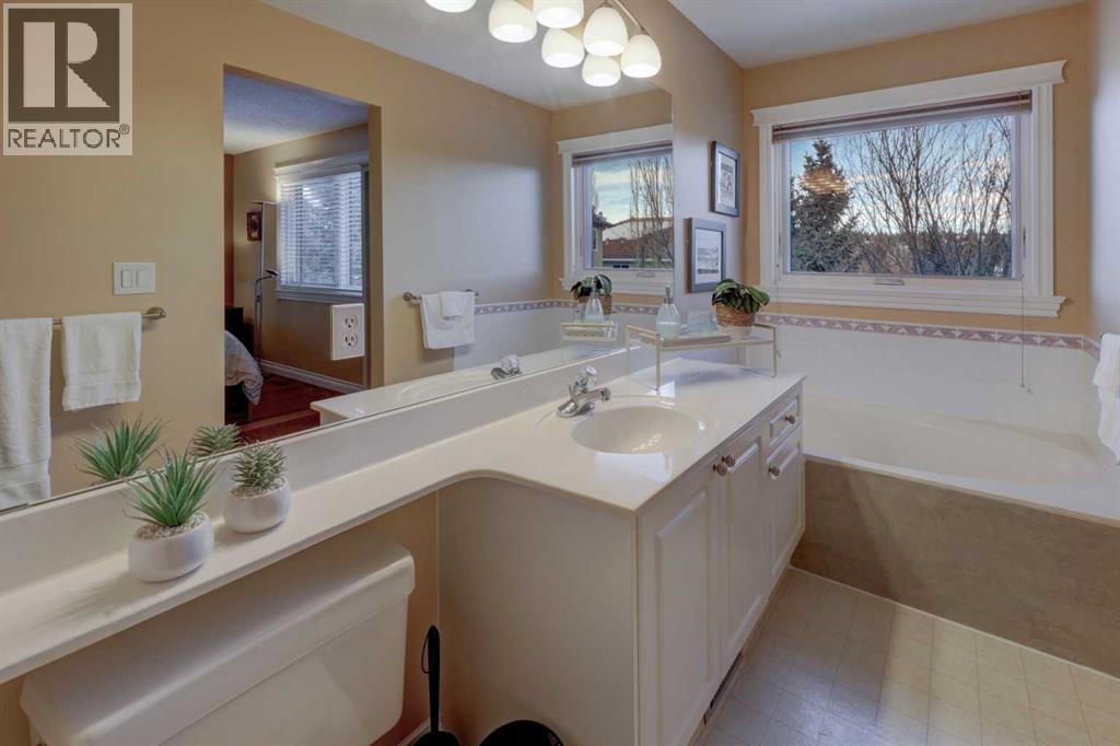 Single Family House for Sale in  Scimitar Point NW Scenic Acres Calgary 