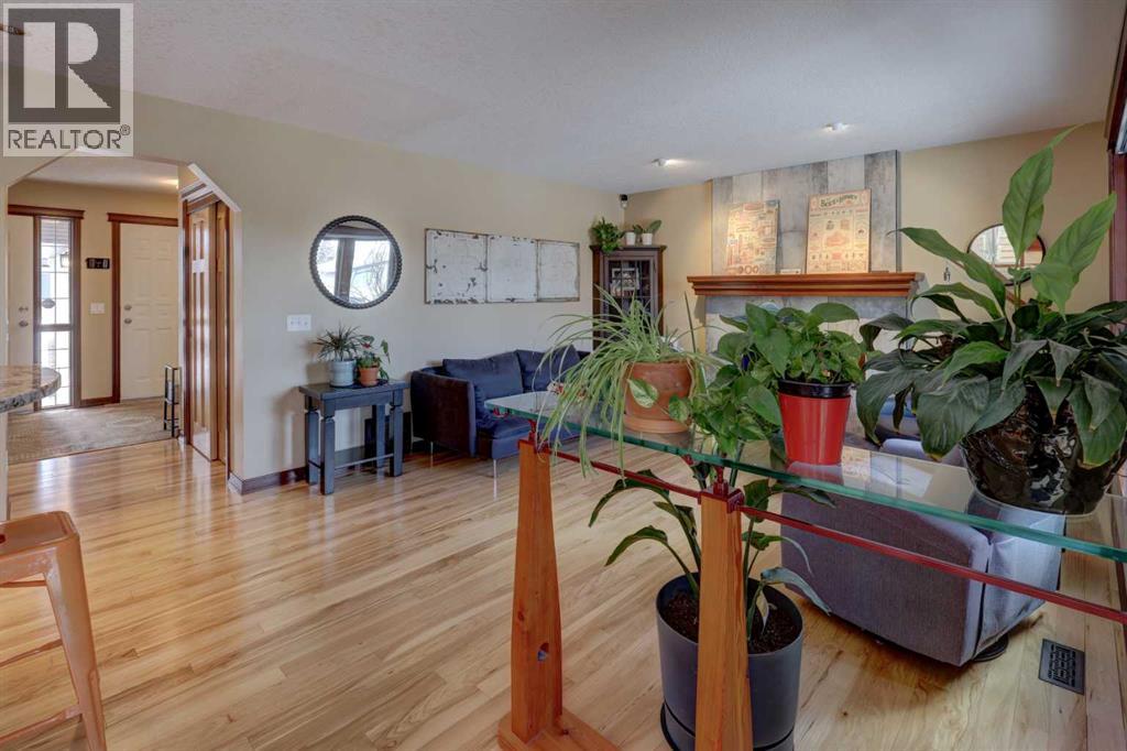 Single Family House for Sale in  Scimitar Point NW Scenic Acres Calgary 