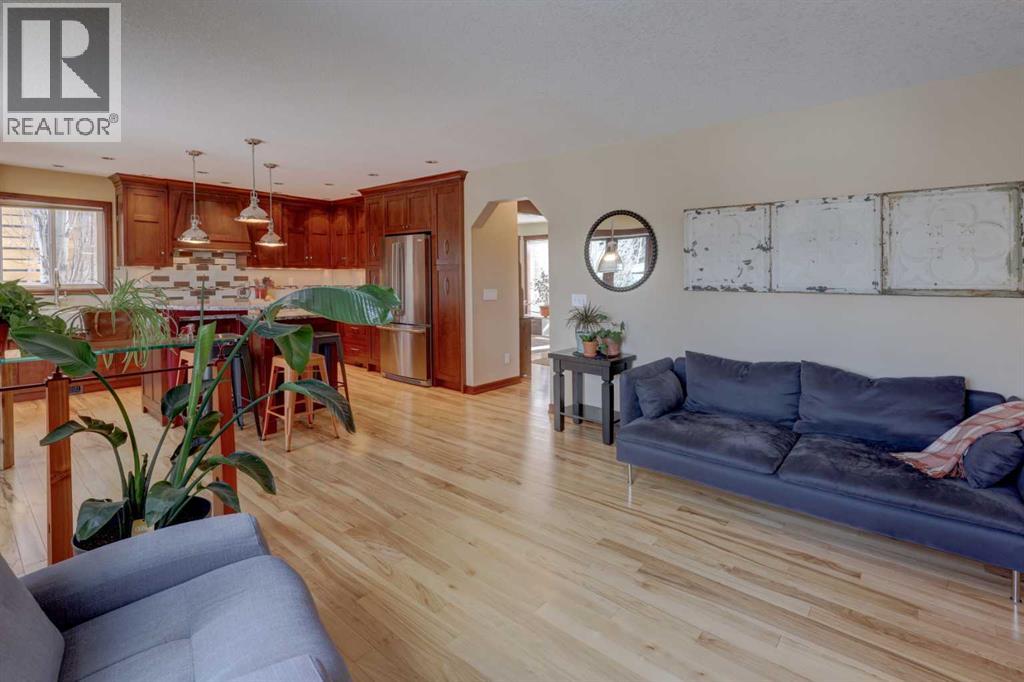 Single Family House for Sale in  Scimitar Point NW Scenic Acres Calgary 