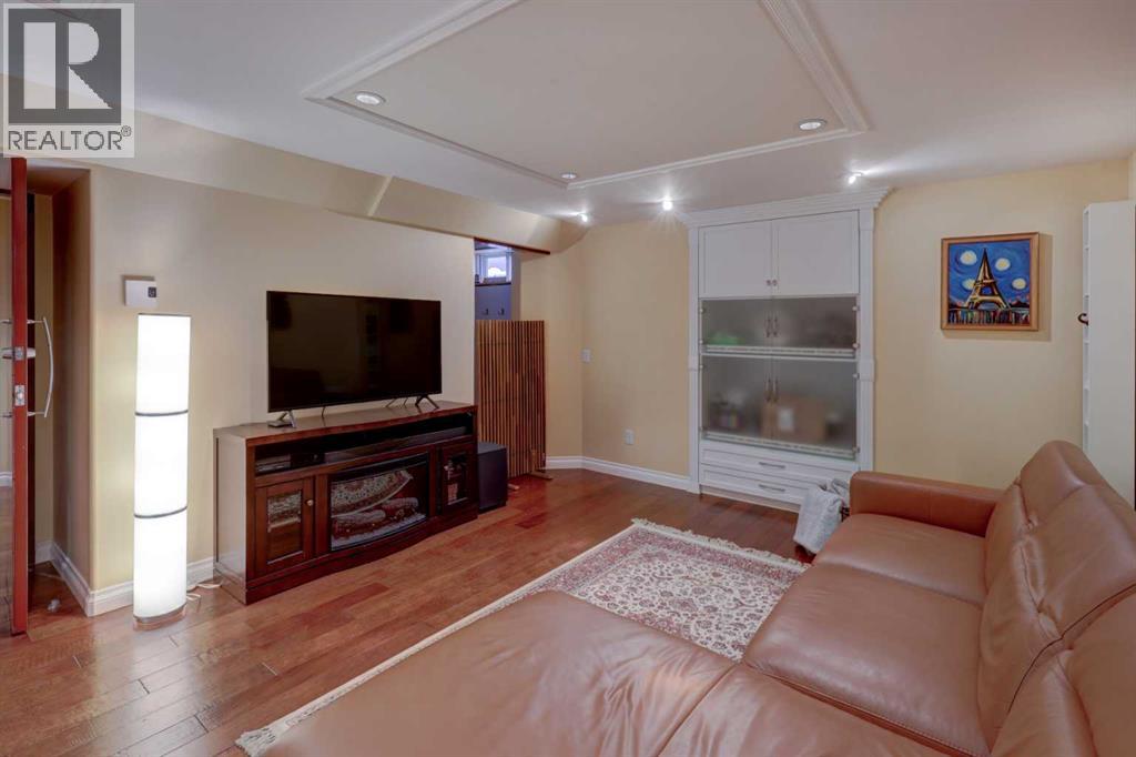 Single Family House for Sale in  Scimitar Point NW Scenic Acres Calgary 