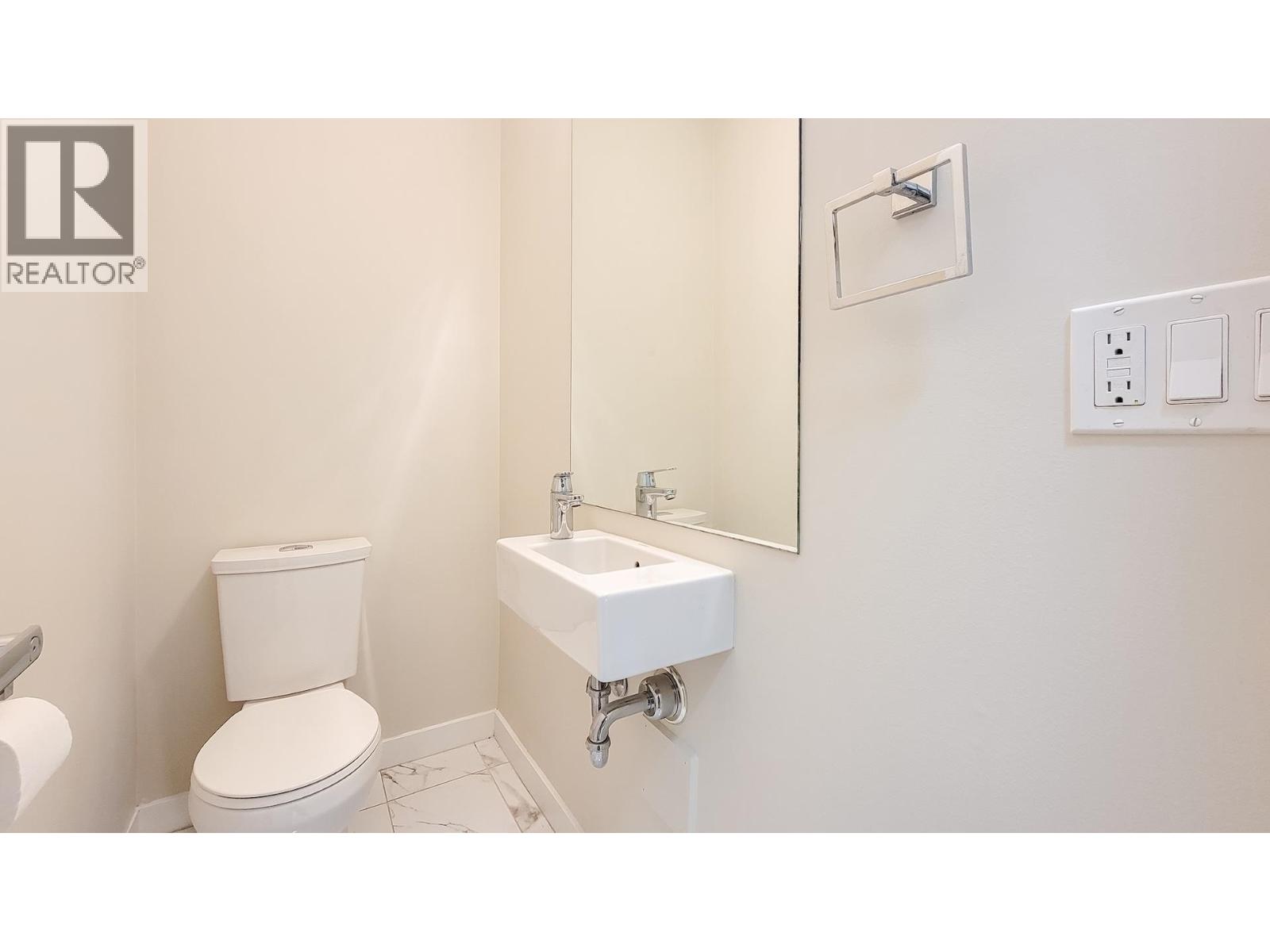 #100-5550 ADMIRAL Way, Delta