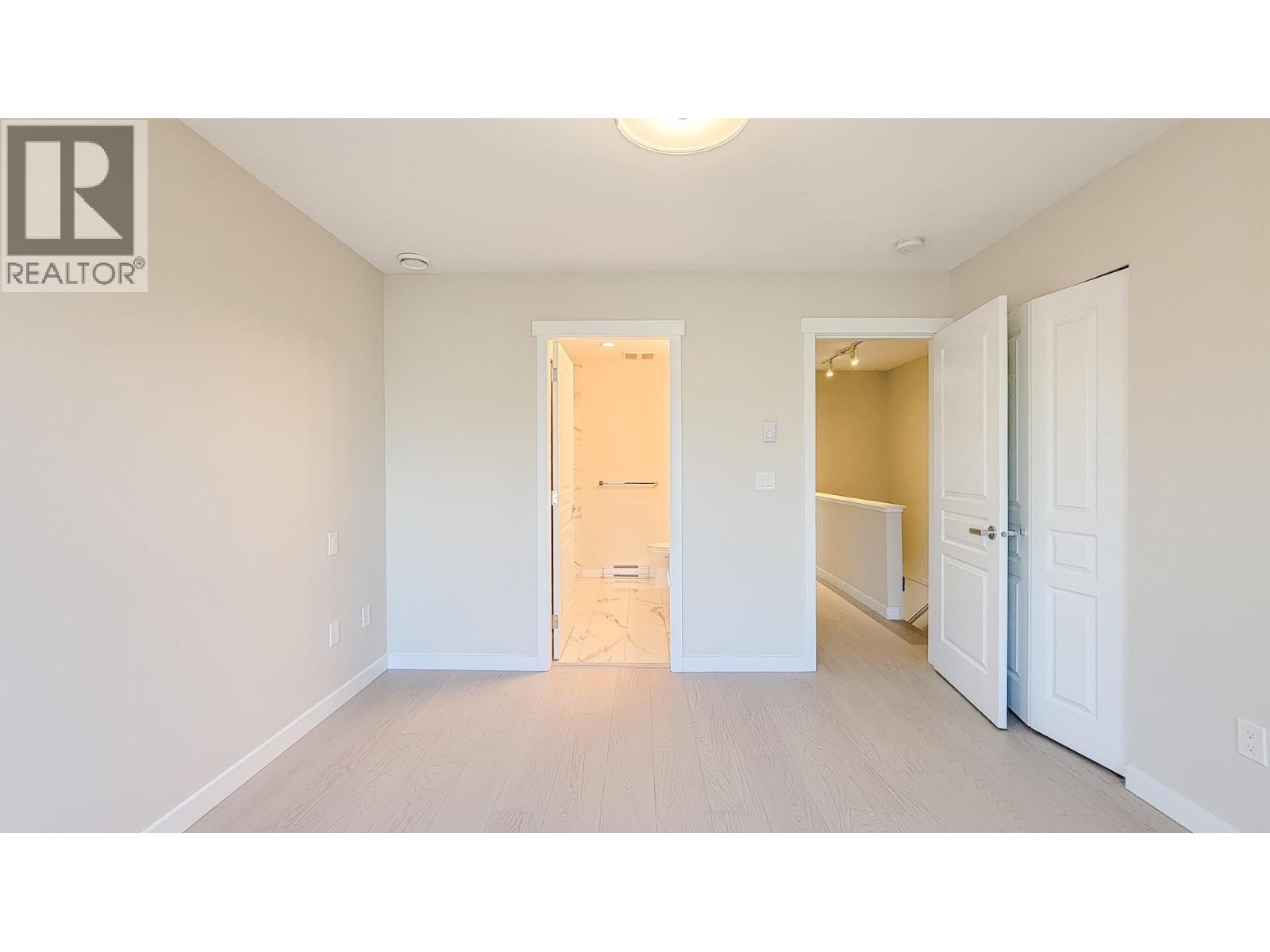 #100-5550 ADMIRAL Way, Delta