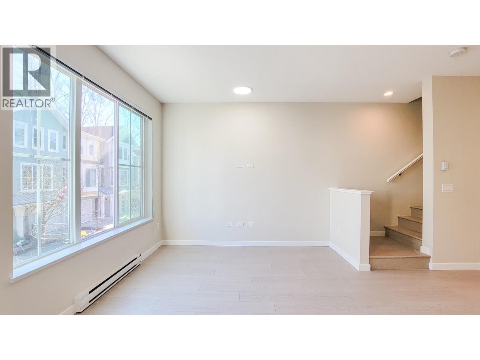 #100-5550 ADMIRAL Way, Delta