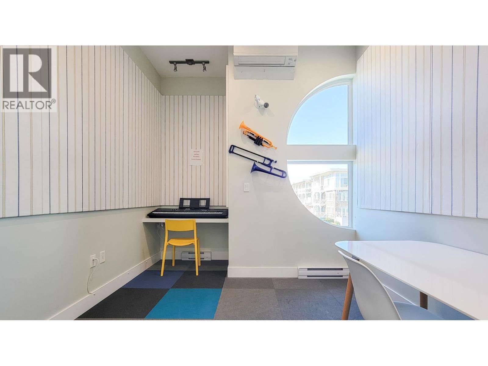 #100-5550 ADMIRAL Way, Delta