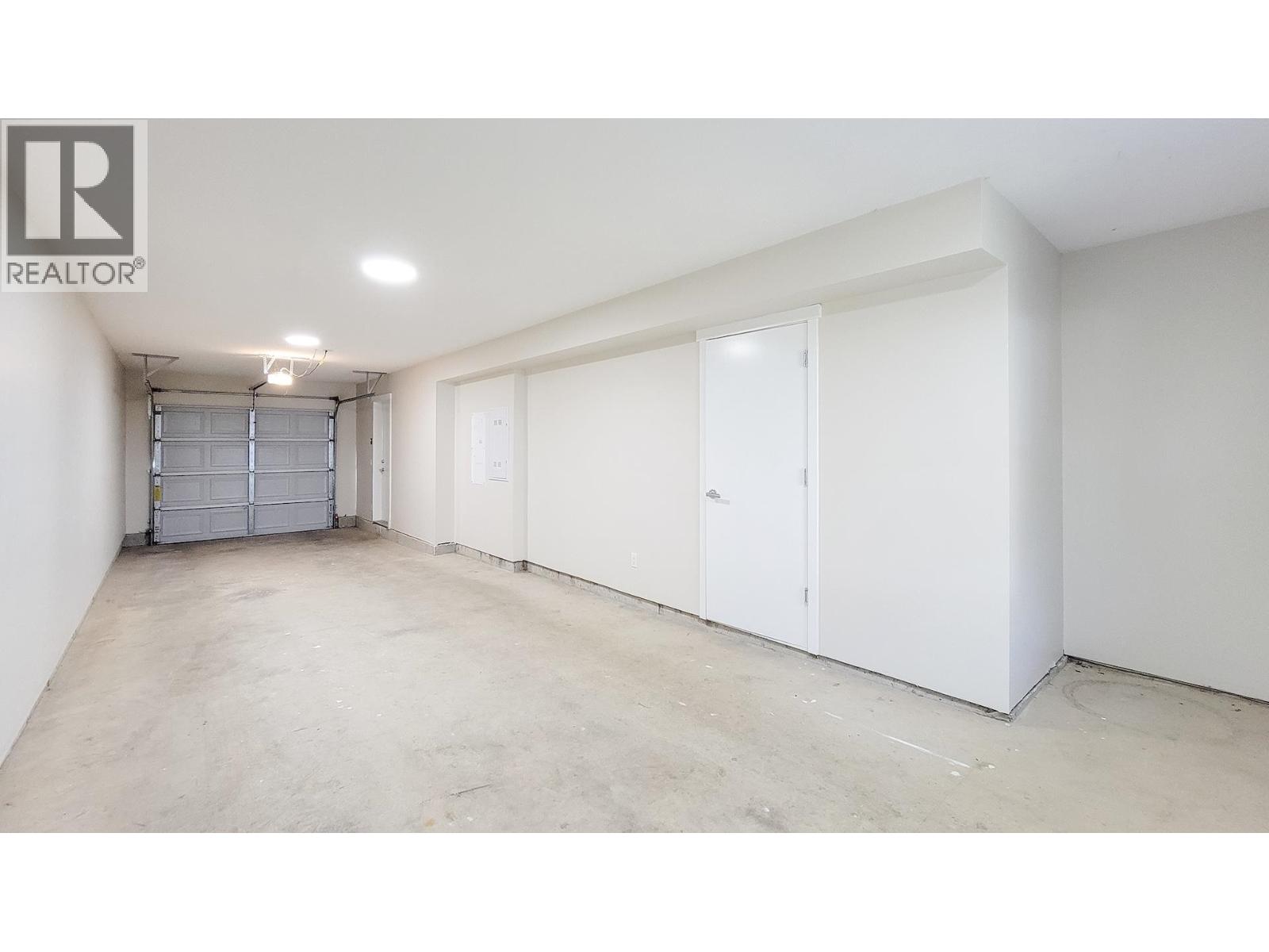 #100-5550 ADMIRAL Way, Delta