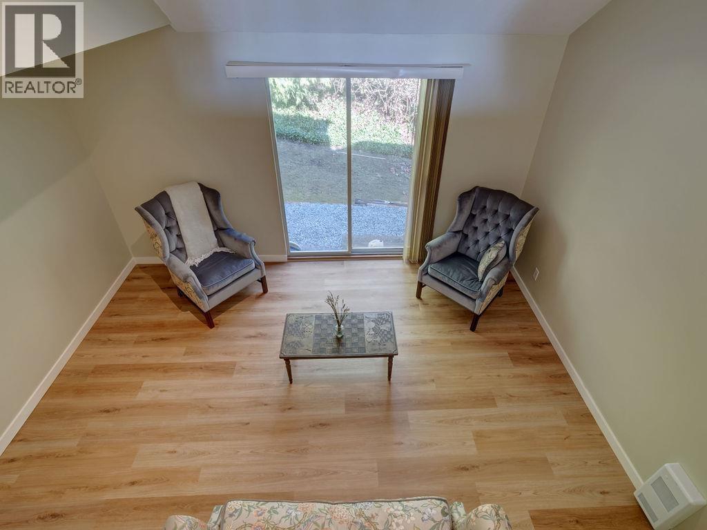 5 822 GIBSONS WAY, Gibsons