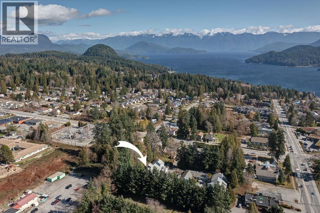 5 822 GIBSONS WAY, Gibsons