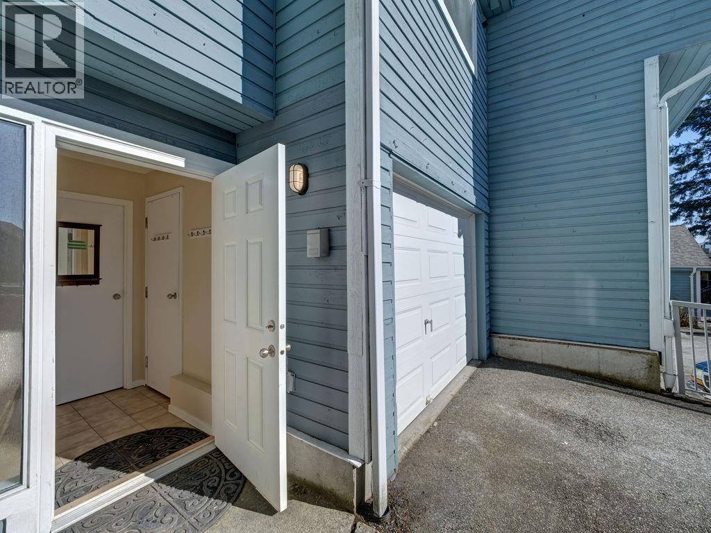 5 822 GIBSONS WAY, Gibsons