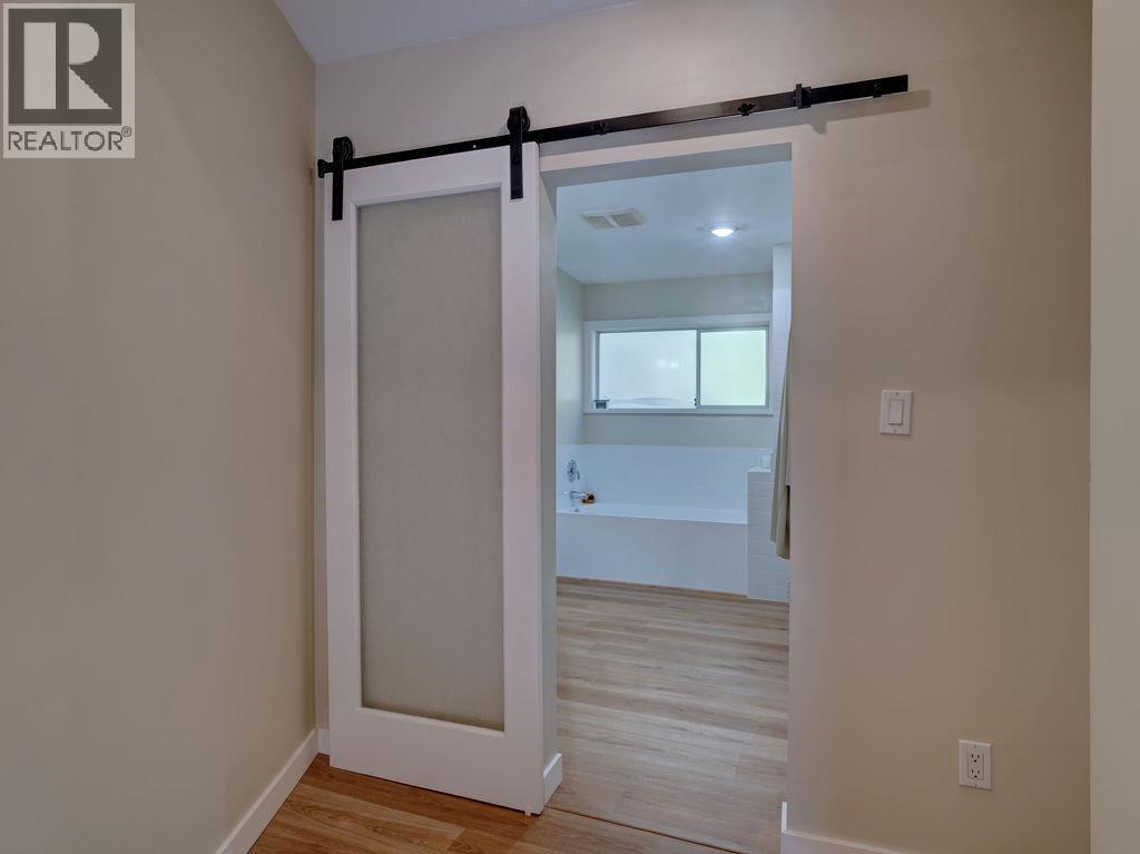 5 822 GIBSONS WAY, Gibsons