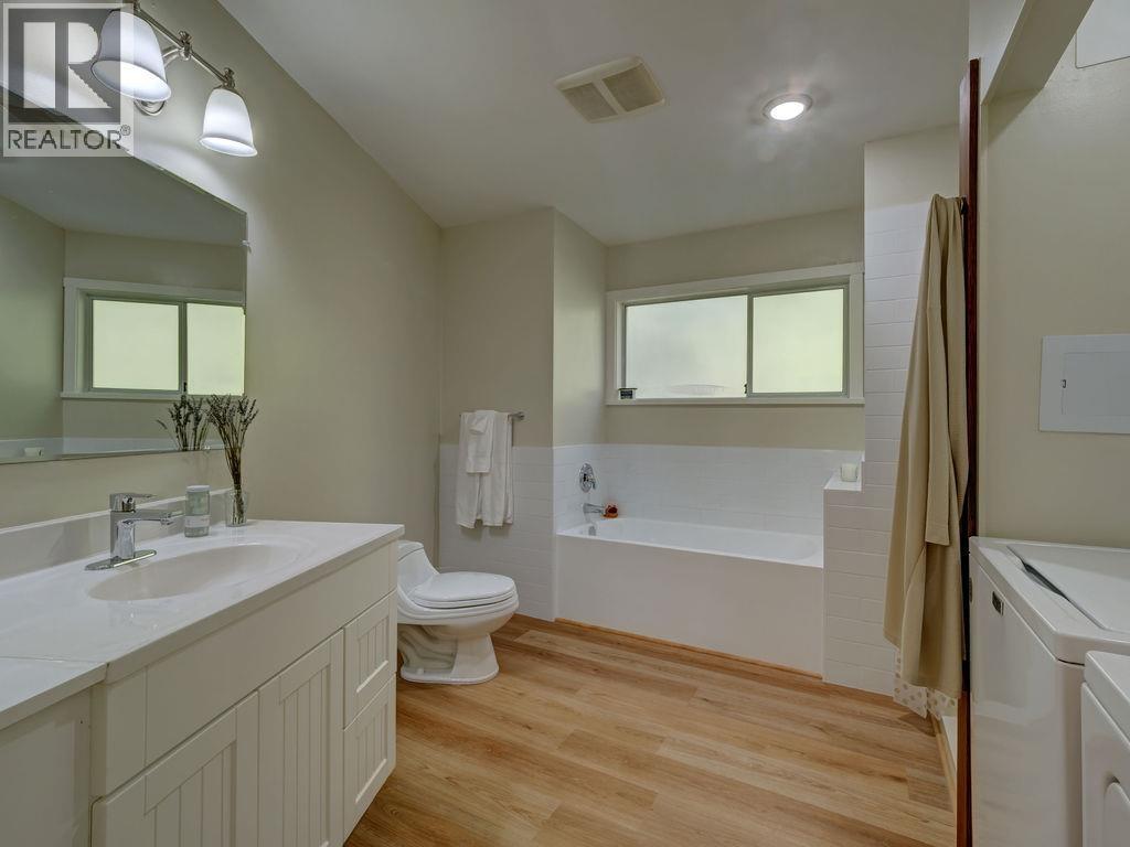 5 822 GIBSONS WAY, Gibsons