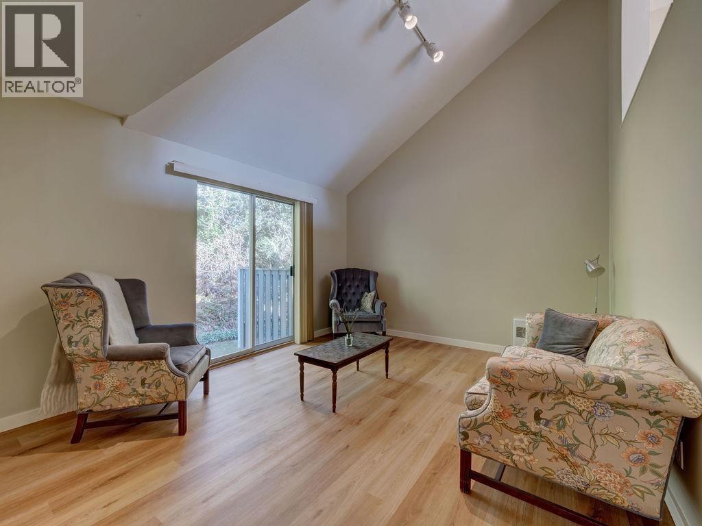 5 822 GIBSONS WAY, Gibsons