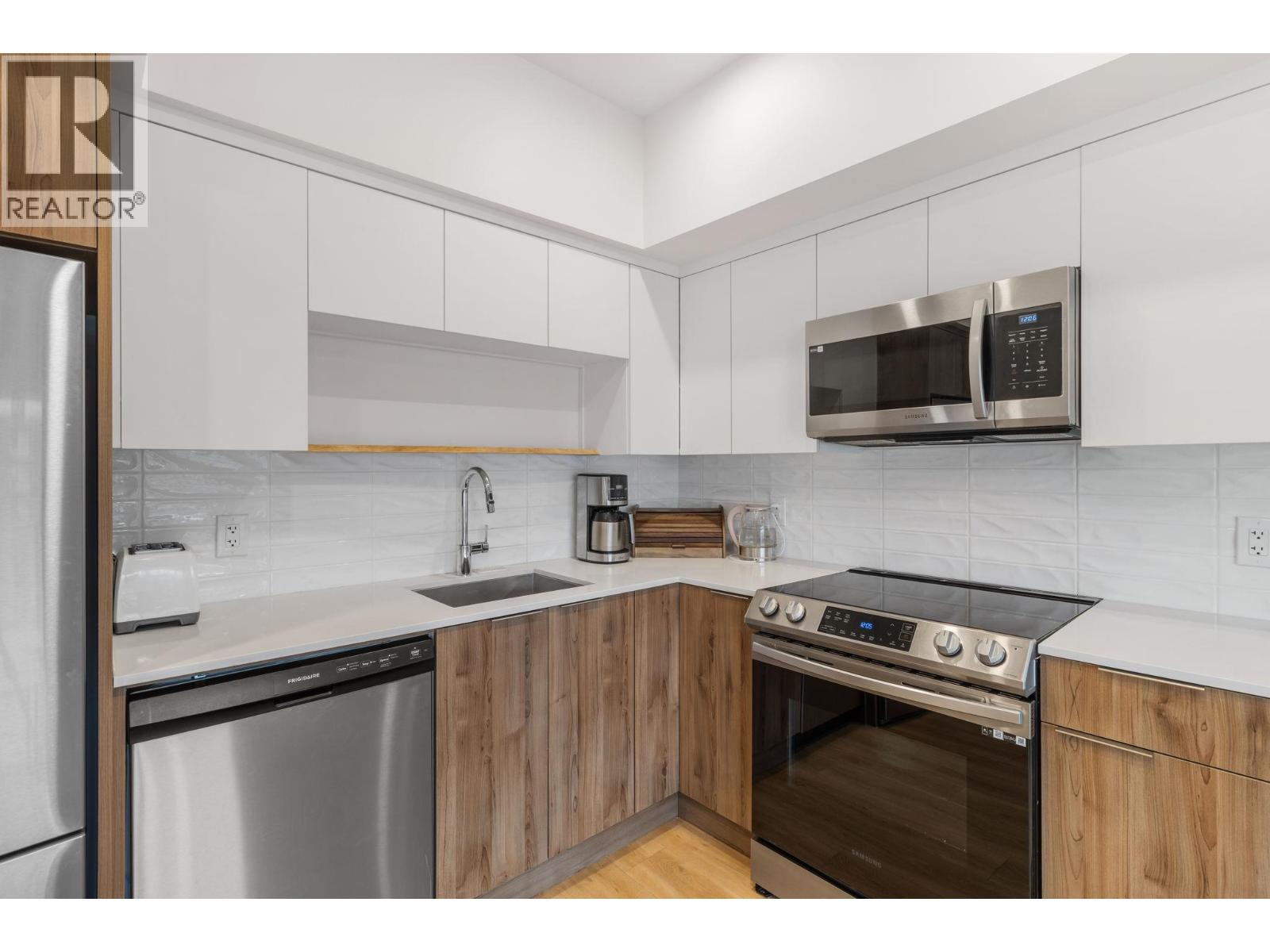 404 604 Cawston Avenue, Kelowna