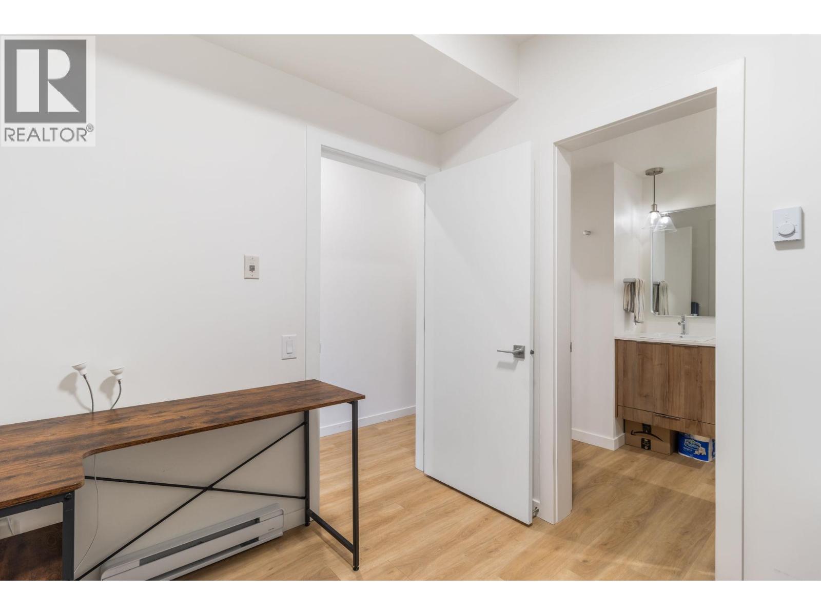 404 604 Cawston Avenue, Kelowna