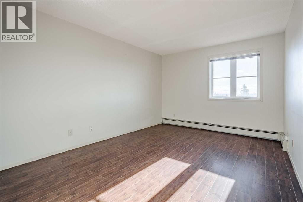 Single Family House for Sale in   Edenwold Heights NW Edgemont Calgary 