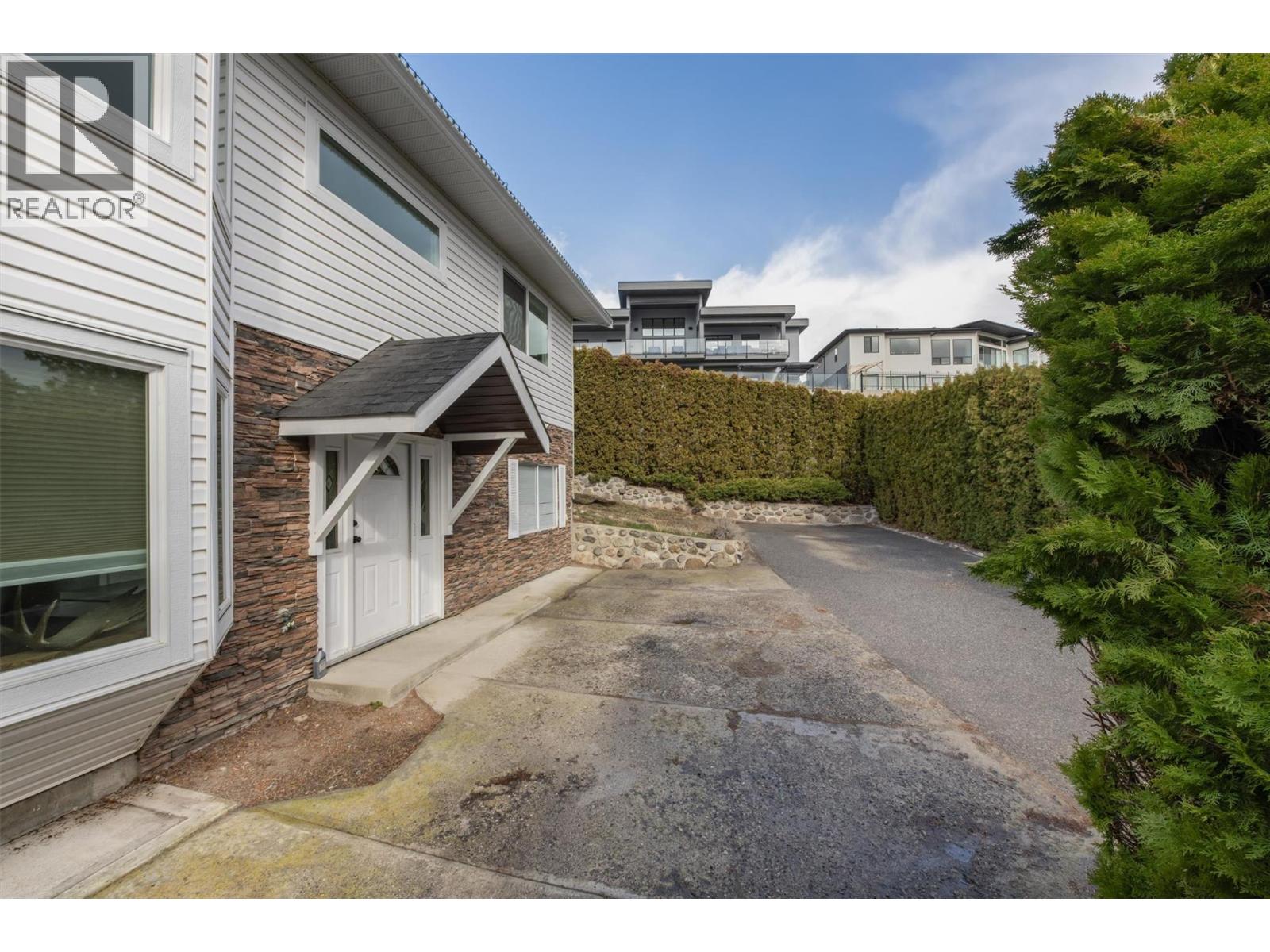  2160 Shamrock Drive, West Kelowna