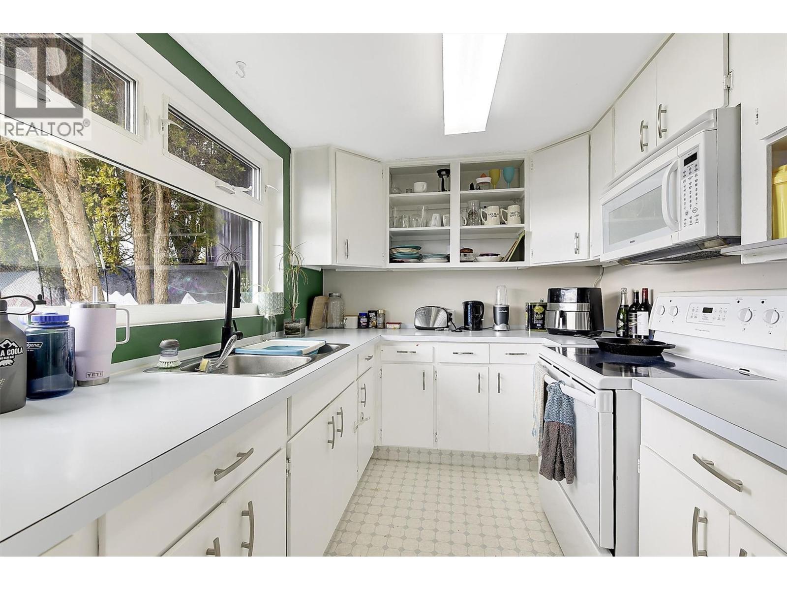  2160 Shamrock Drive, West Kelowna