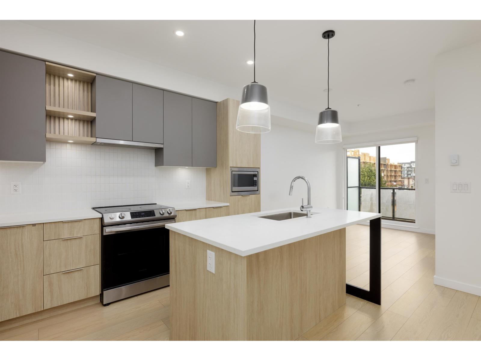 304 20695 EASTLEIGH Crescent - photo 2