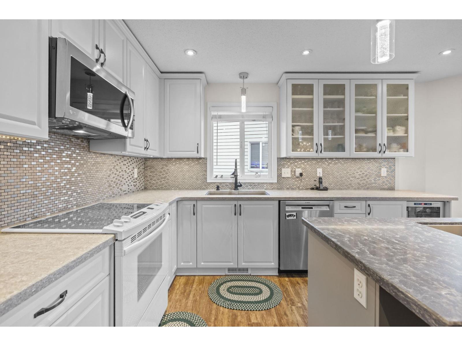 41 349 WALNUT AVENUE, Harrison Hot Springs, Harrison Hot Springs