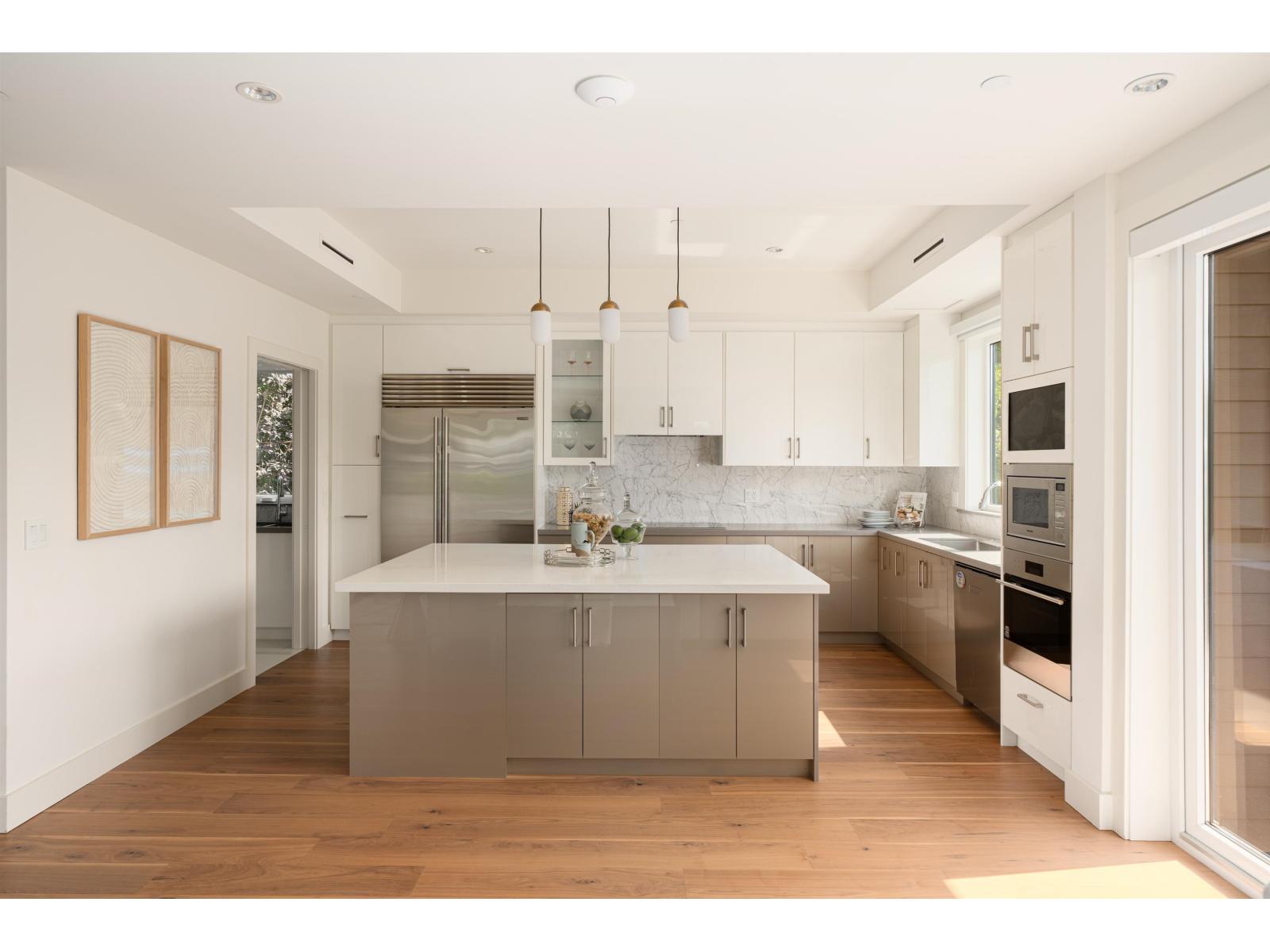 13600 BLACKBURN AVENUE, White Rock