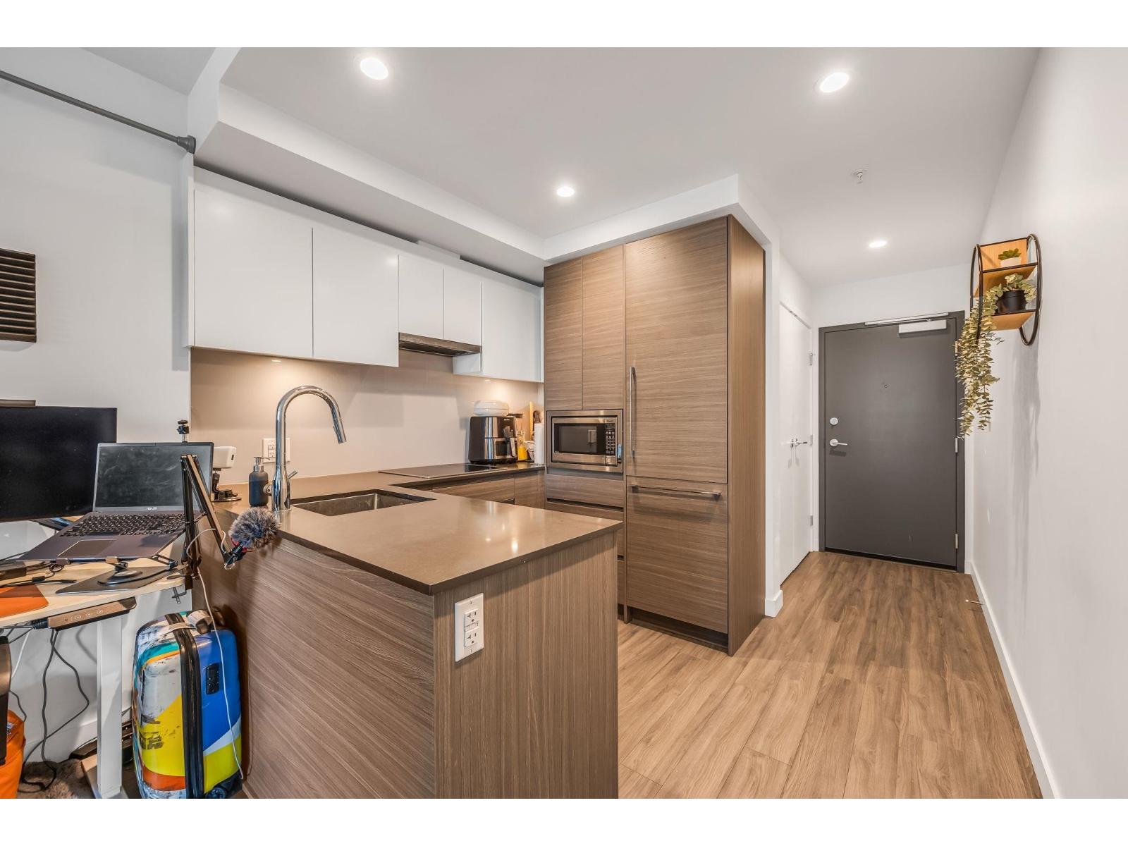 705 13615 FRASER HIGHWAY