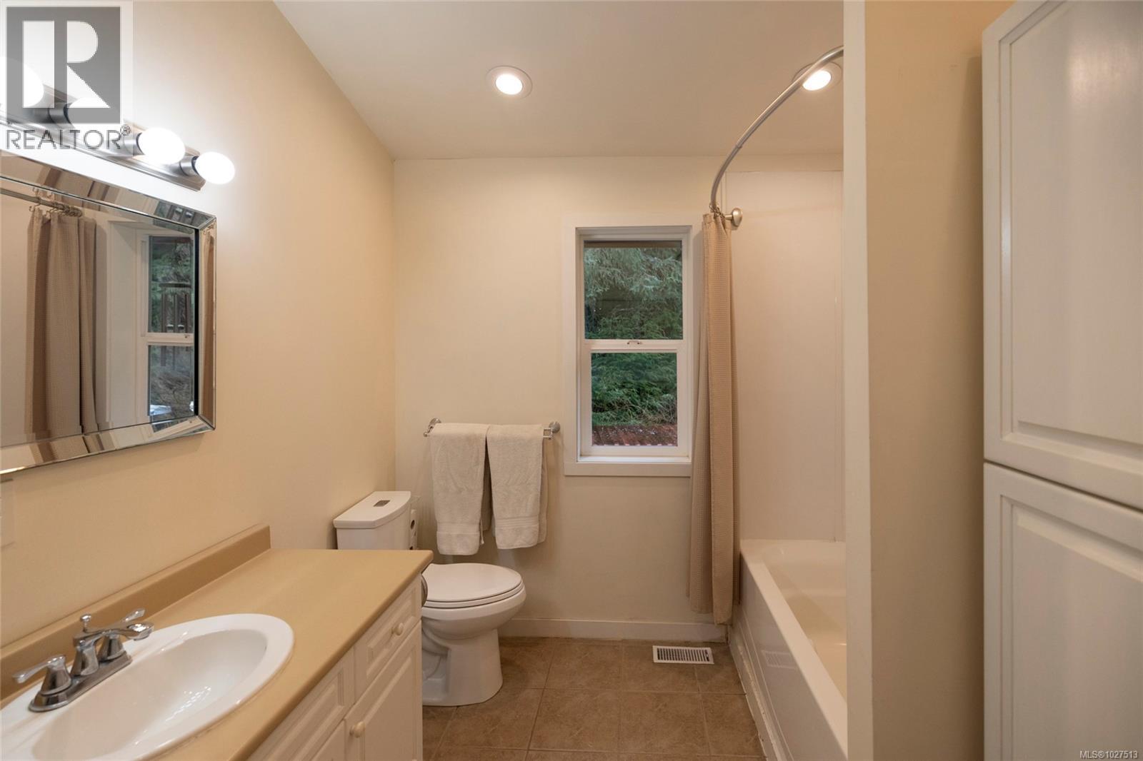 805 Lanqvist Rd - 55
