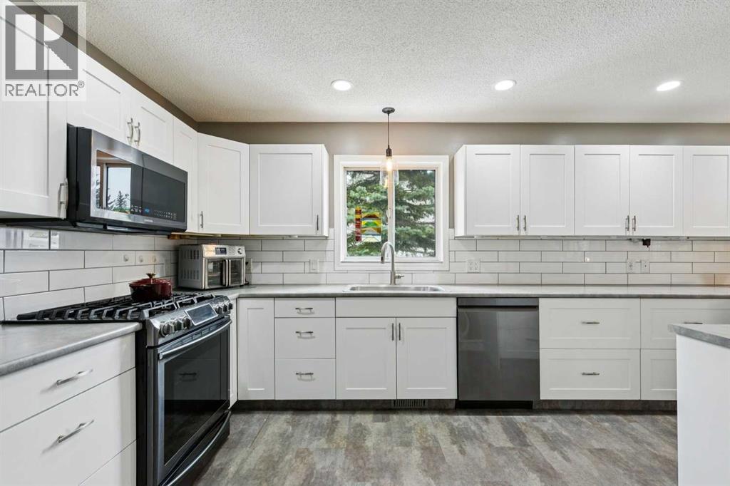 Single Family House for Sale in  Deer Ridge Close SE Deer Ridge Calgary 