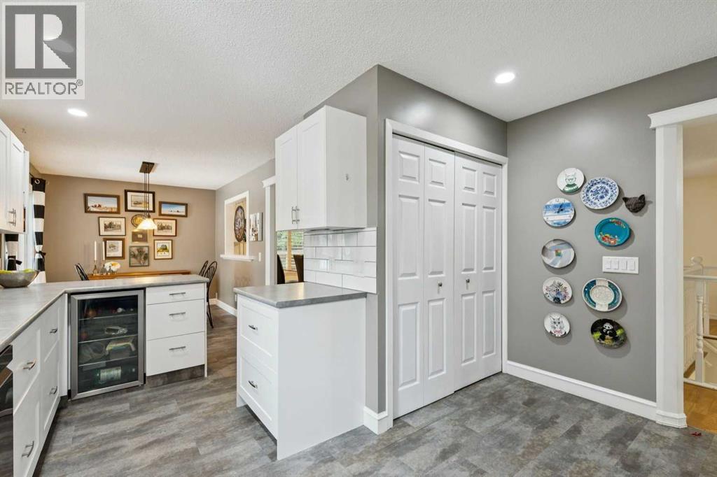 Single Family House for Sale in  Deer Ridge Close SE Deer Ridge Calgary 