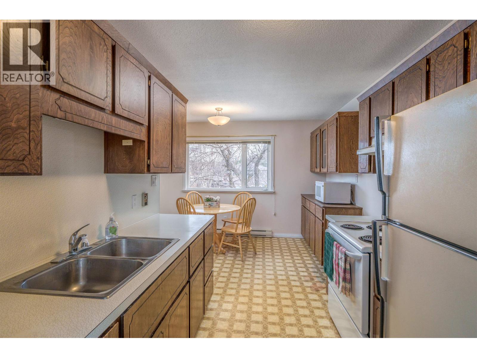 240 DOGWOOD AVENUE - 2