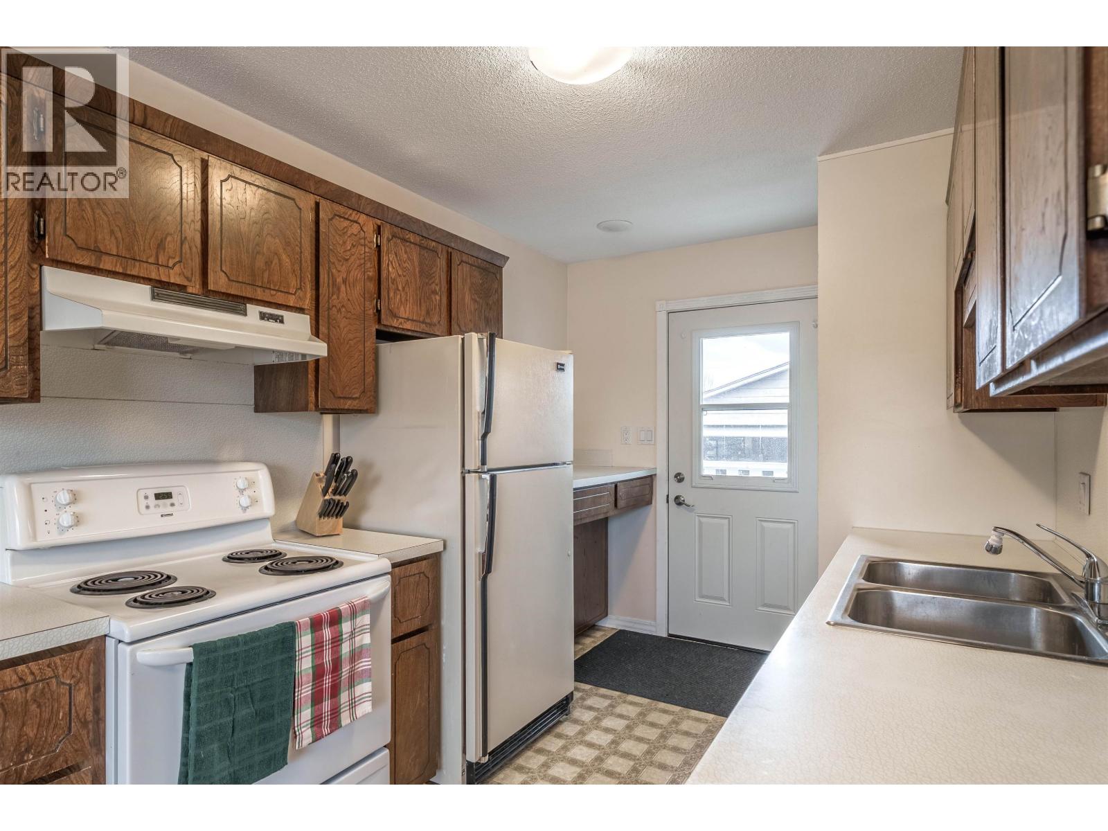 240 DOGWOOD AVENUE - 3