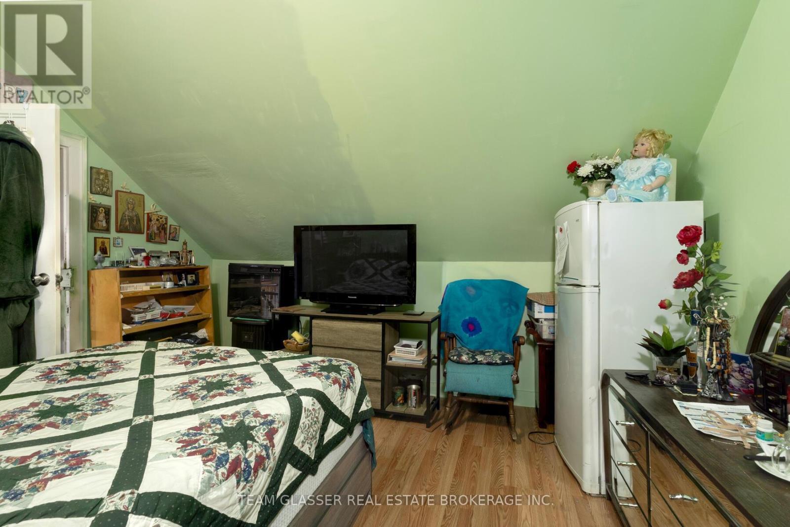 344 TALBOT STREET W - 22