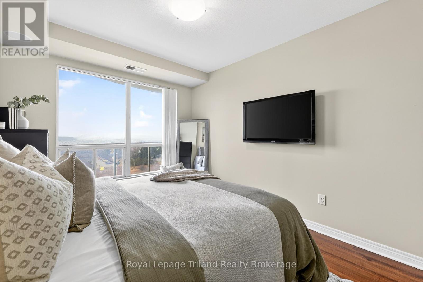 Sweeping views from the comfort of your bed
