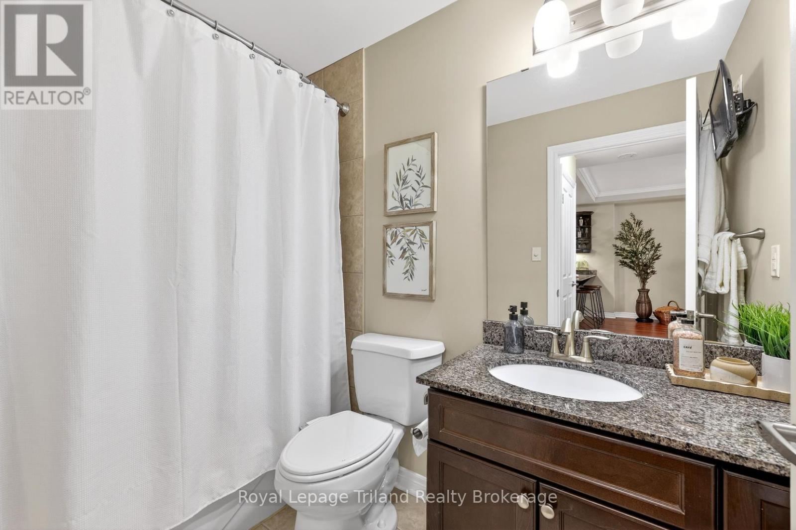 Gleaming 4-piece bath with granite topped vanity