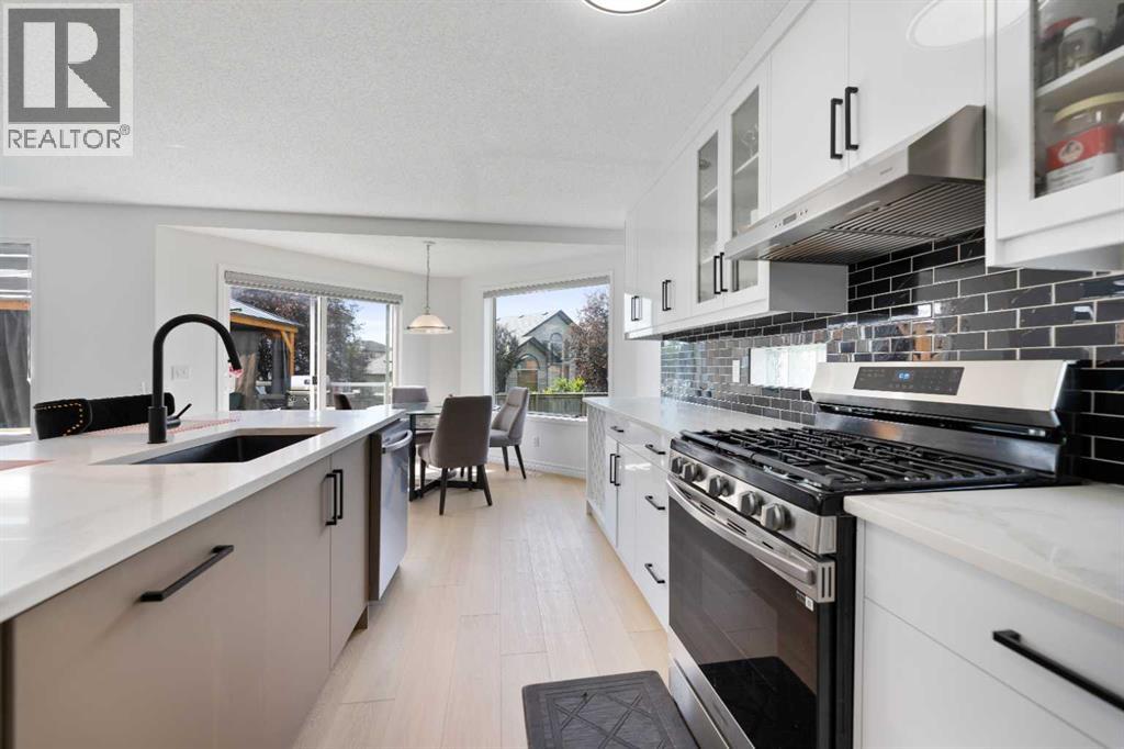 Single Family House for Sale in  Country Hills Park NW Country Hills Calgary 