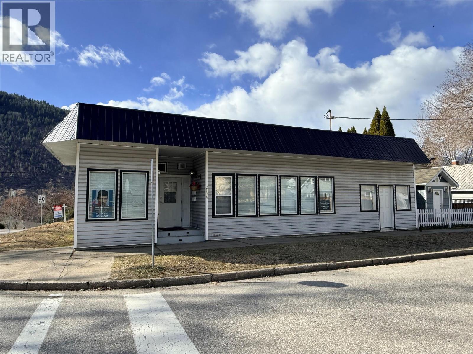 2194 SIXTH Avenue, Trail