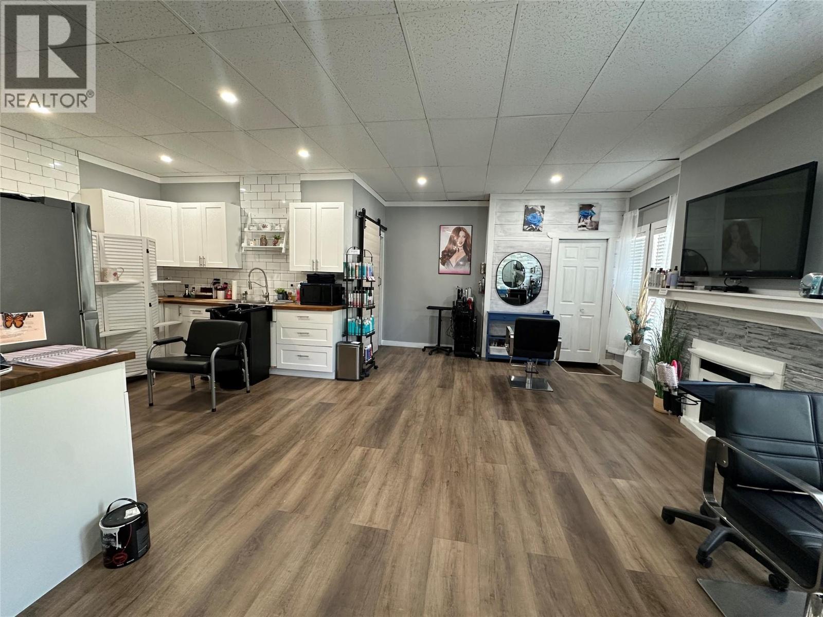 2194 SIXTH Avenue, Trail