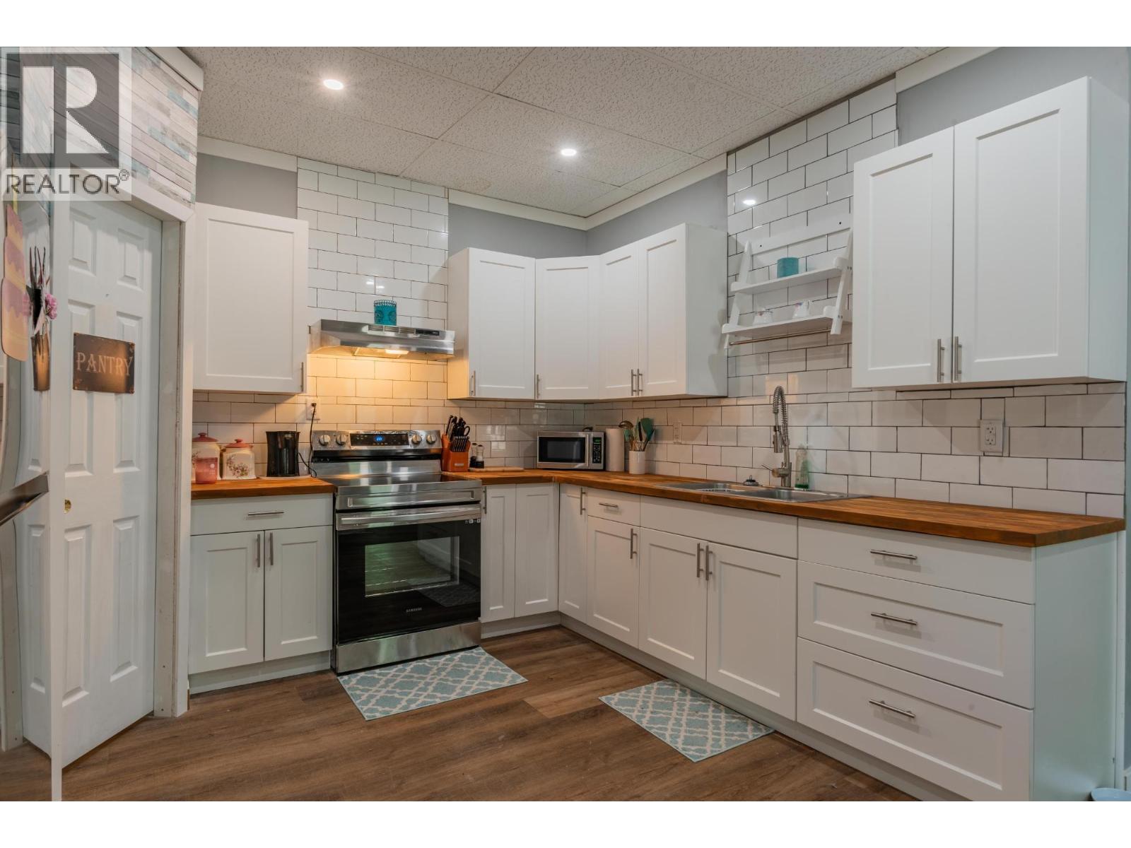 2194 SIXTH Avenue, Trail