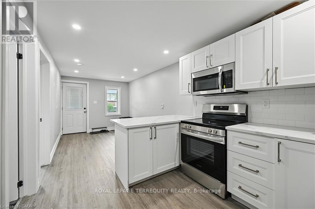 224 ROSSLYN AVENUE N - 6