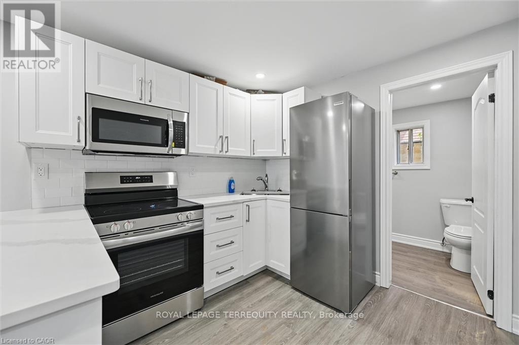 224 ROSSLYN AVENUE N - 8