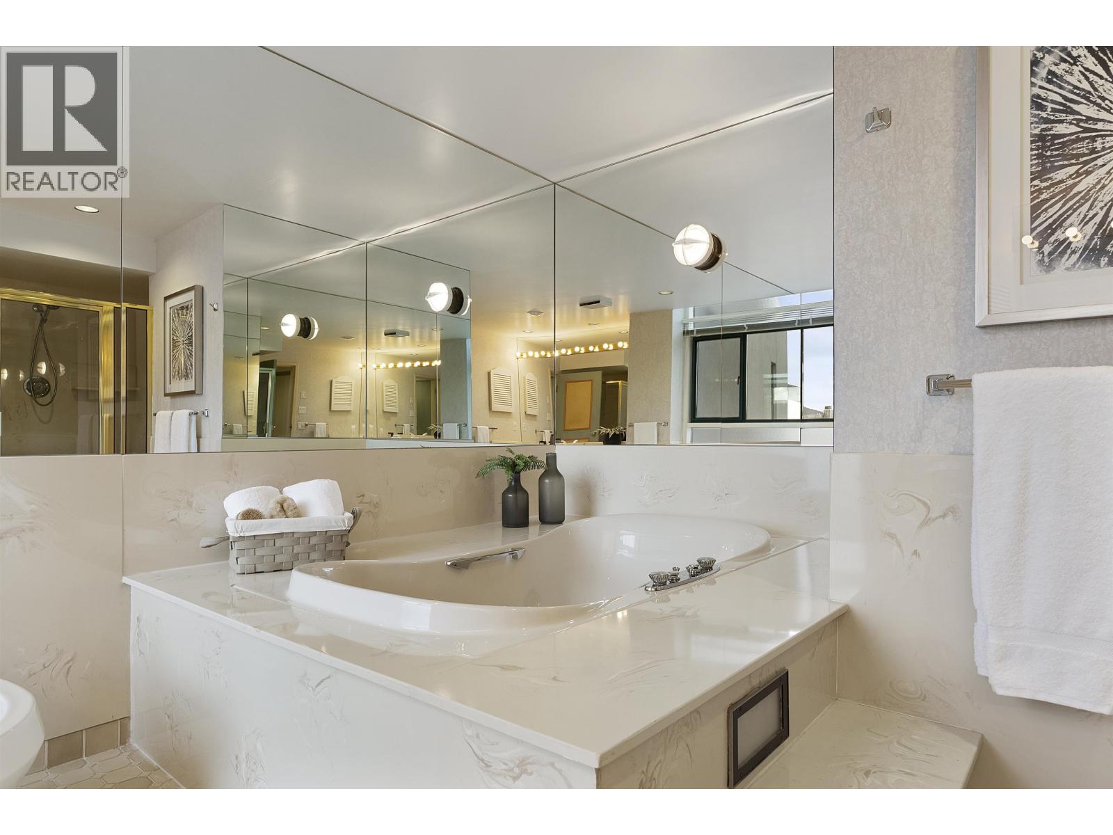 1401 2120 ARGYLE AVENUE, West Vancouver