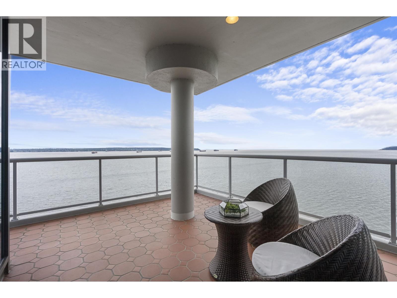 1401 2120 ARGYLE AVENUE, West Vancouver