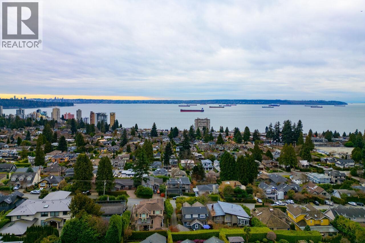 2338 OTTAWA AVENUE, West Vancouver