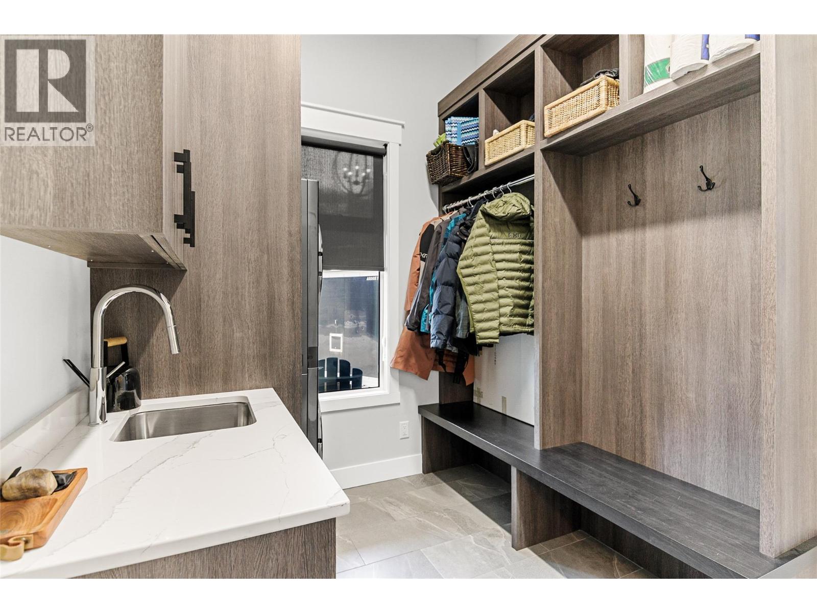 1005 Williams Gate Lane, Revelstoke