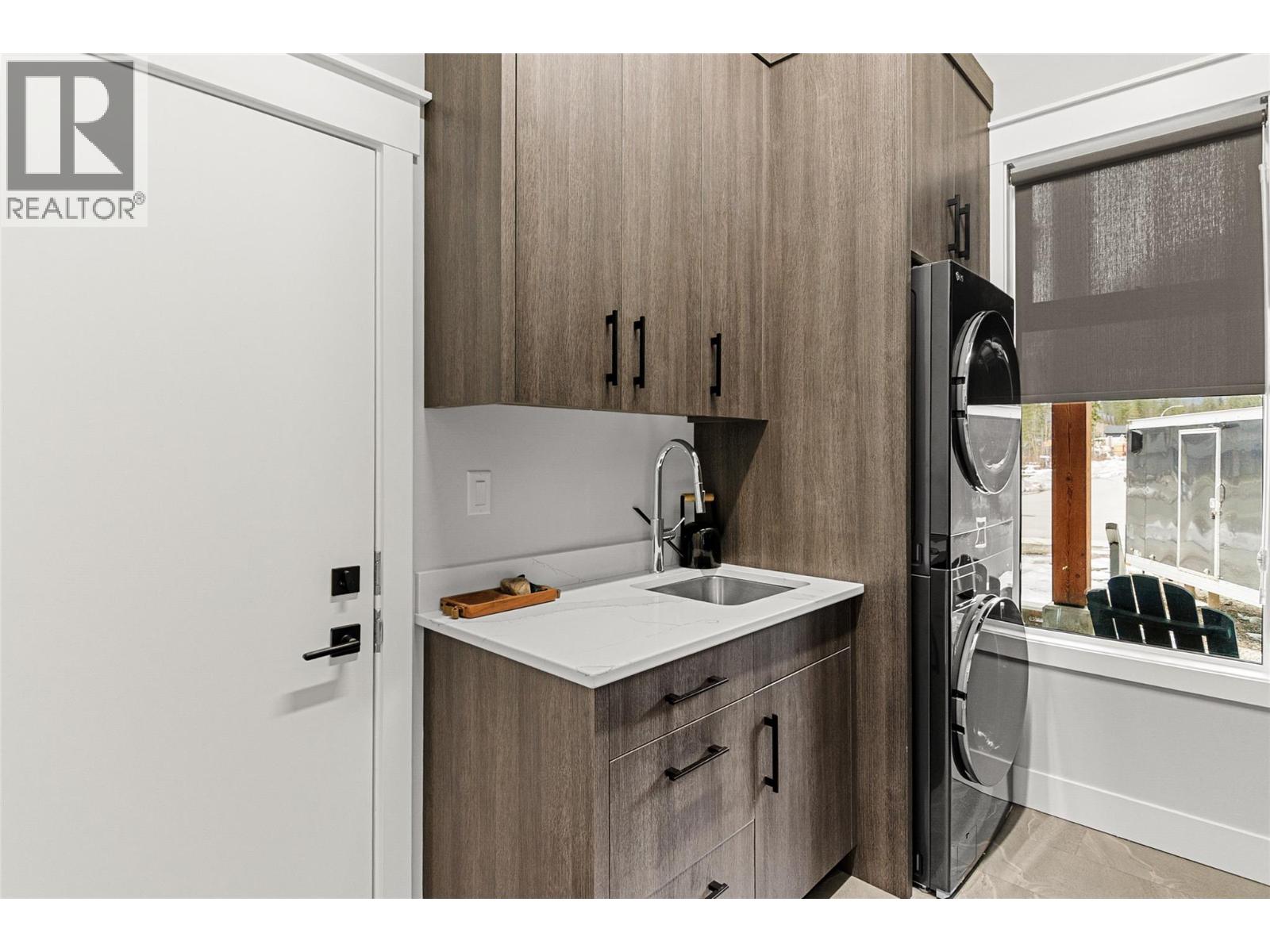 1005 Williams Gate Lane, Revelstoke