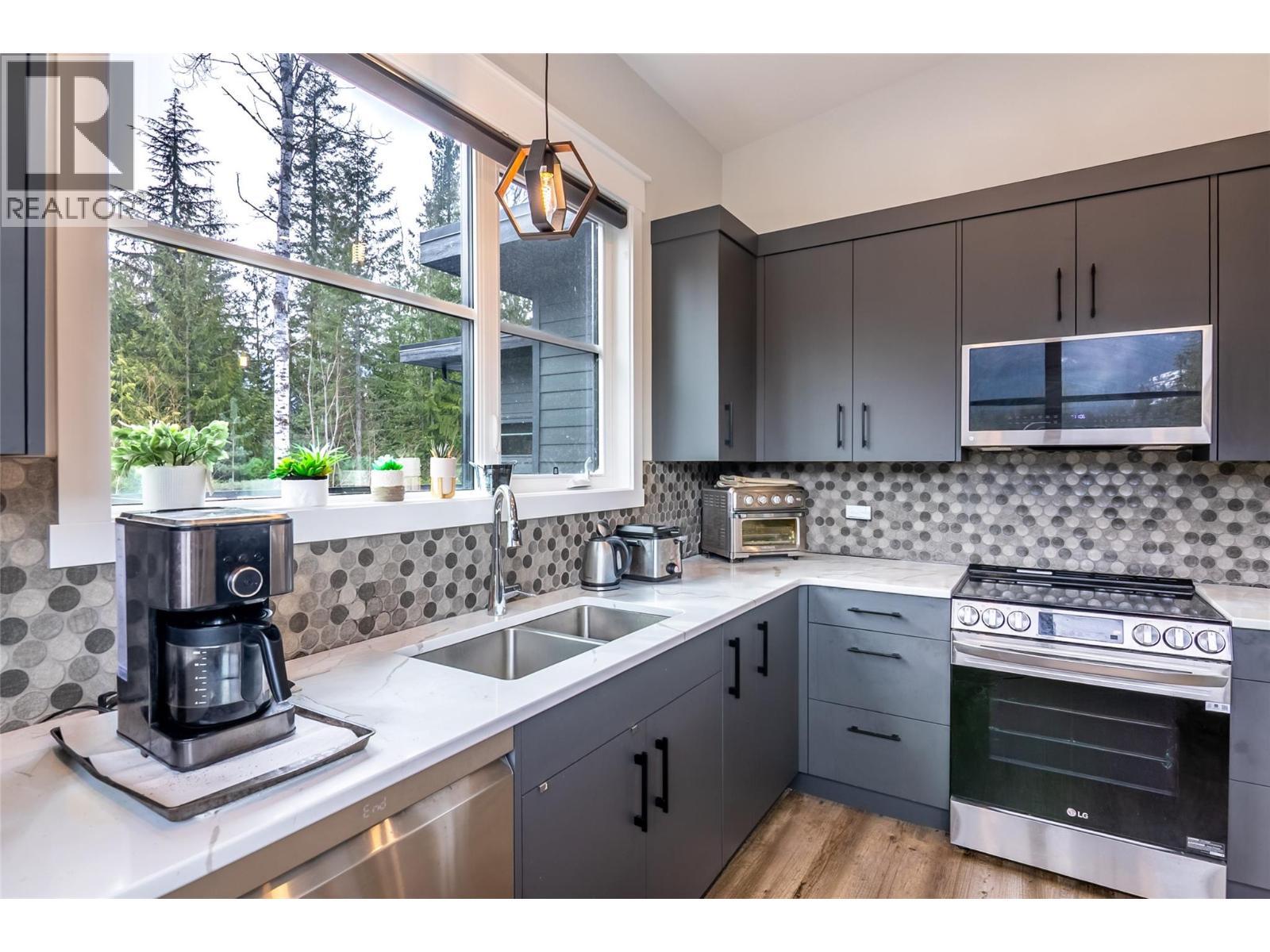 1005 Williams Gate Lane, Revelstoke