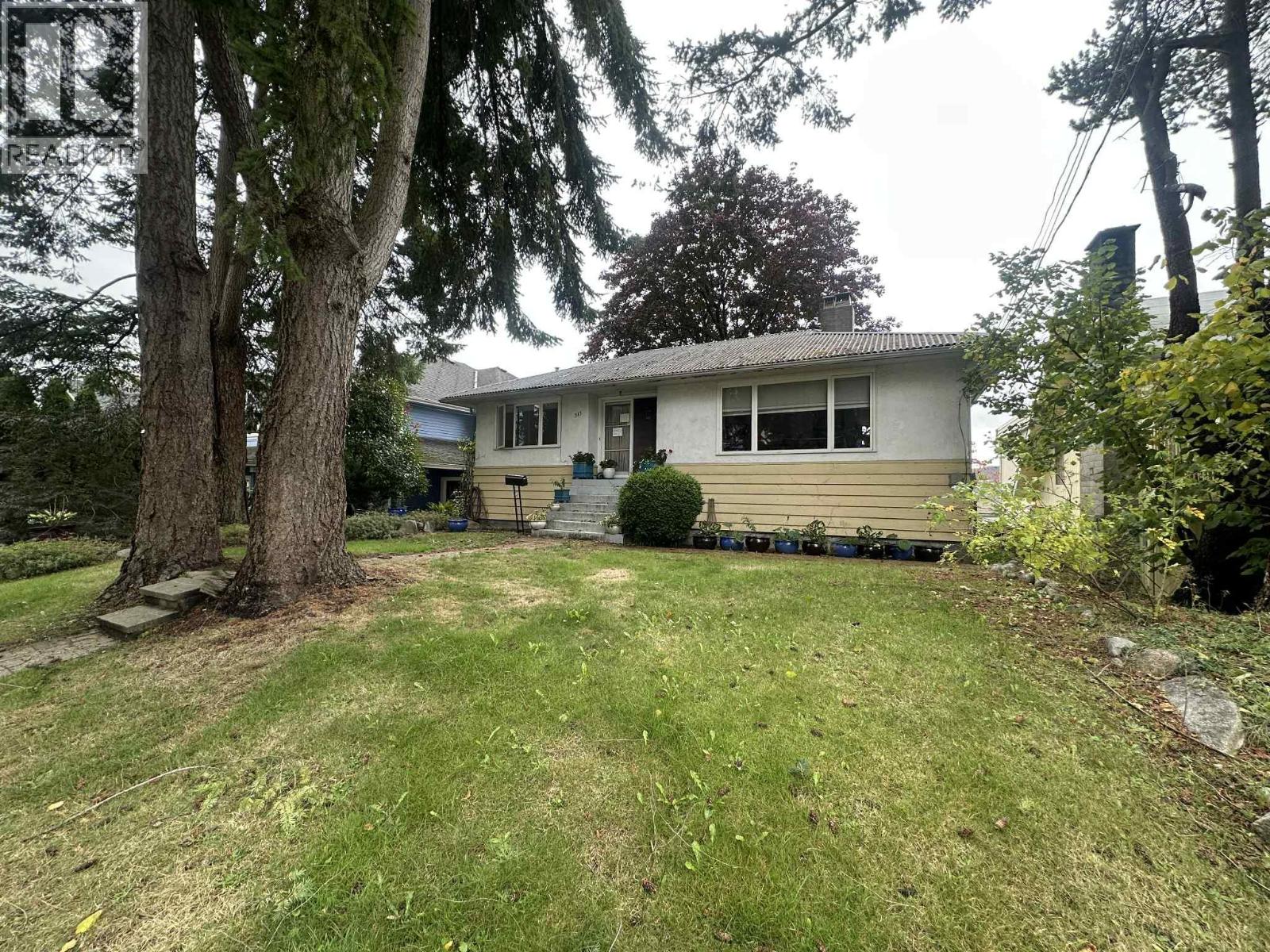 313 E 13TH STREET, North Vancouver